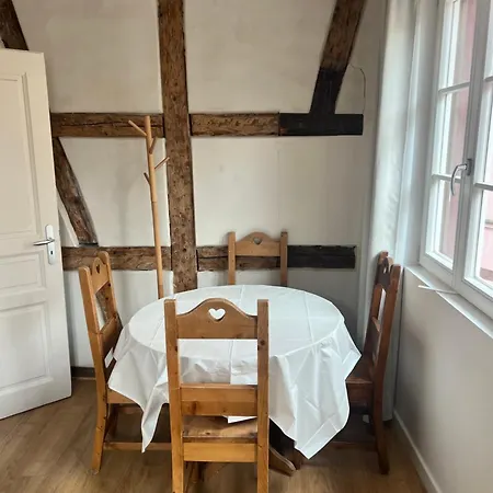 アパート レ アパルトゥマン ドゥ コイフュス