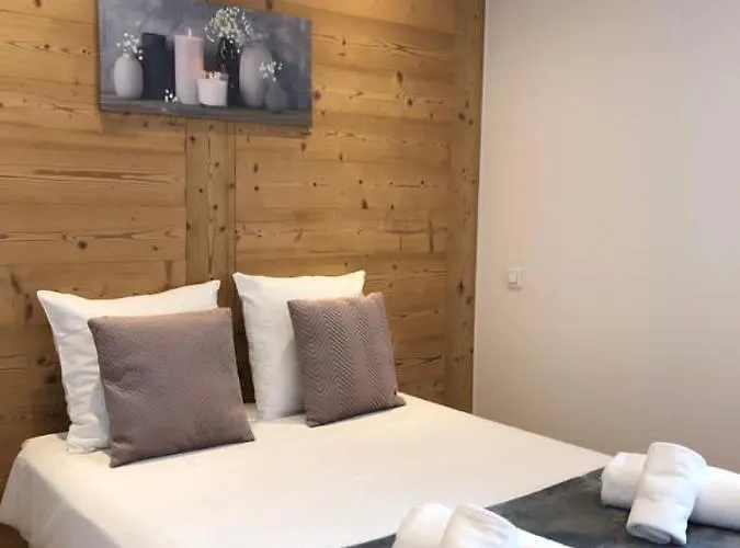 アパート レ アパルトゥマン ドゥ コイフュス