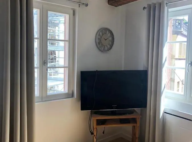 アパート レ アパルトゥマン ドゥ コイフュス *