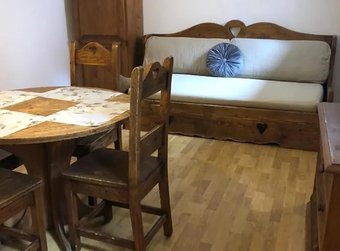 アパート レ アパルトゥマン ドゥ コイフュス *