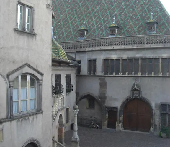 アパート レ アパルトゥマン ドゥ コイフュス